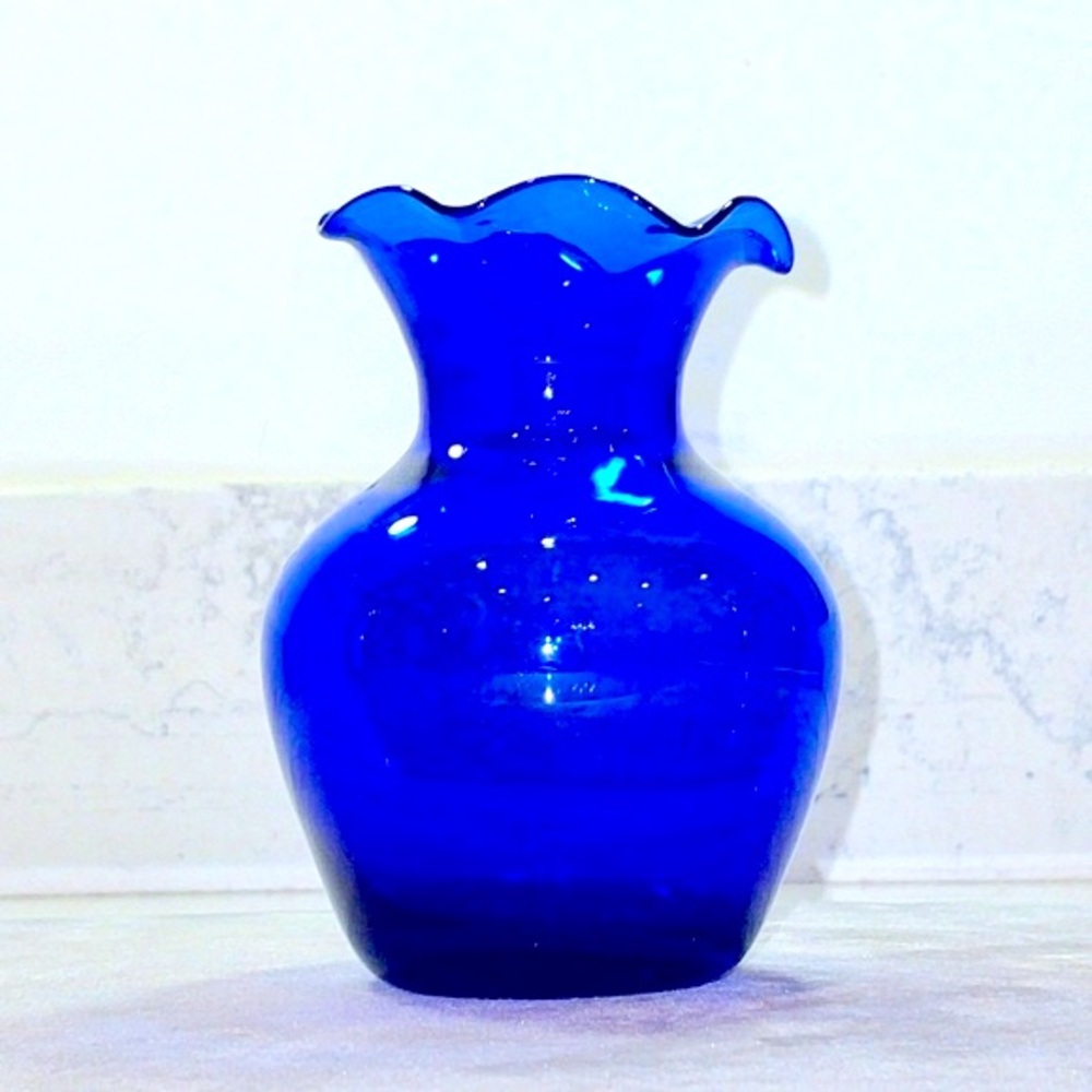 Handblown Cobalt Blue Art Glass Bud Vase 4.5” Ruffled Edge Excellent Condition